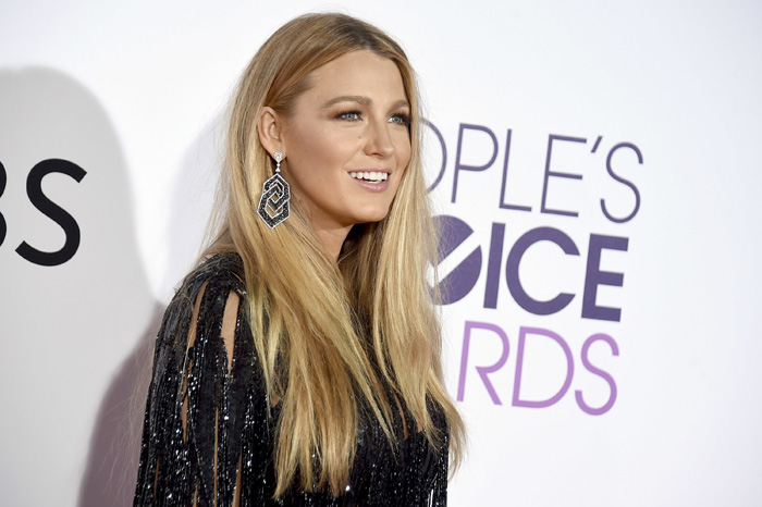Blake Lively arrives at the People's Choice Awards at the Microsoft Theater on Wednesday, Jan. 18, 2017, in Los Angeles. (Photo by Jordan Strauss/Invision/AP)
