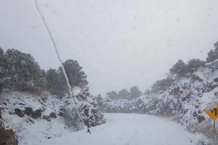 Nevado en Chihuahua cierra carreteras.