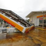 Vientos y lluvias de "Irma" estremecen Florida