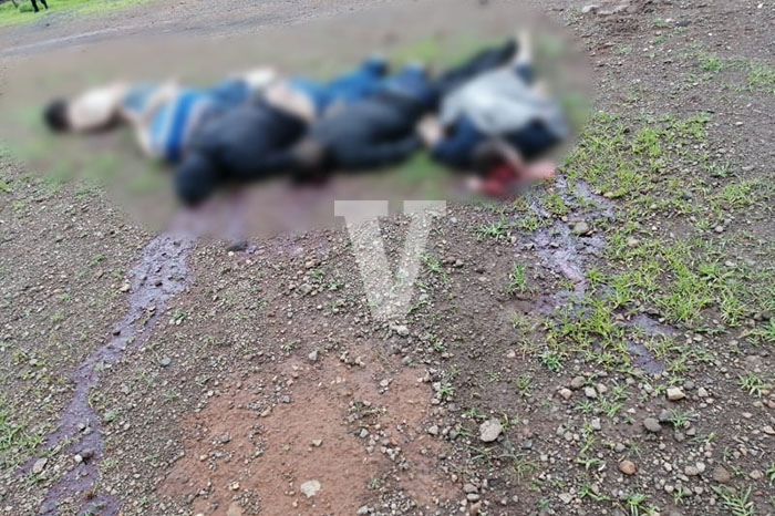 Tiran 5 cadáveres en una brecha de Tangamandapio; estaban baleados y  maniatados
