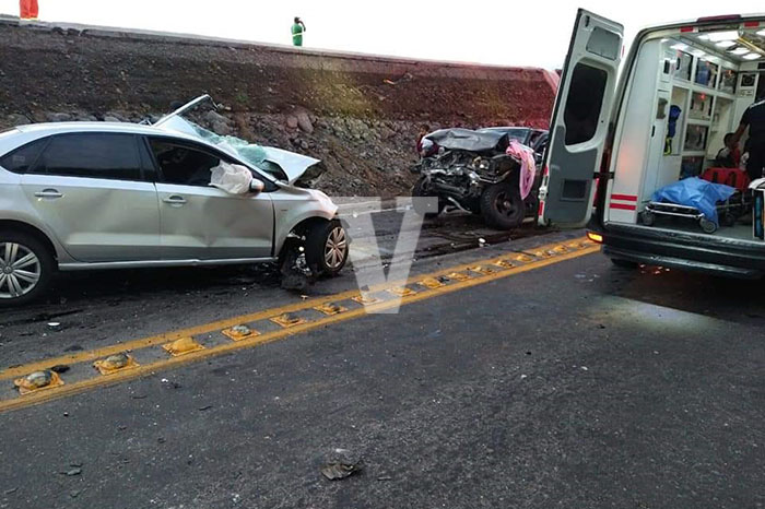 Sube a 4 el número de fallecidos en choque de la autopista Siglo XXI
