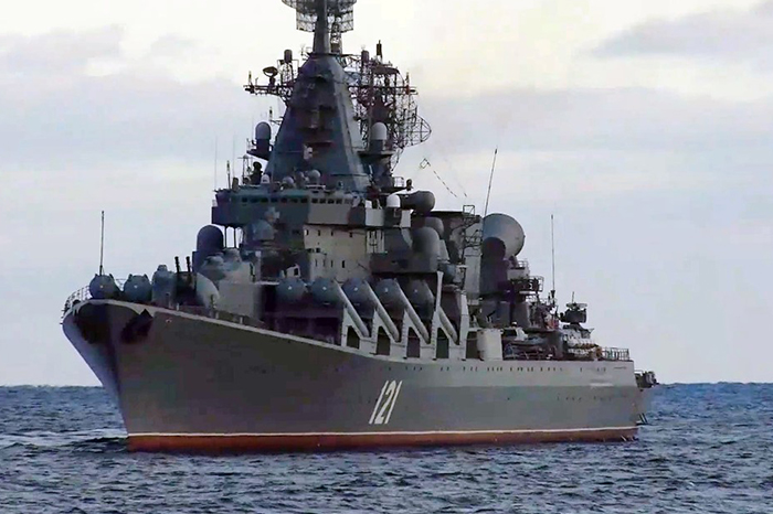 El buque portamisiles ruso Moskvá se hunde en el Mar Negro tras resultar dañado en explosión