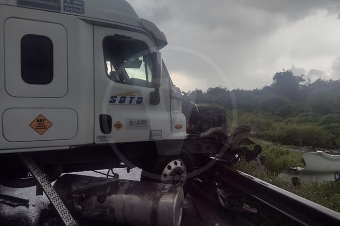 Otro accidente en la Siglo XXI: choque deja un muerto y dos heridos