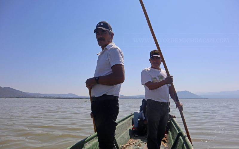 los pescadores fueron los que explicaban que cuando el agua supera el 1.20 centímetros en el centro del lago