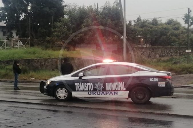 Pareja en moto es impactada por un auto; el hombre muere y la mujer ...