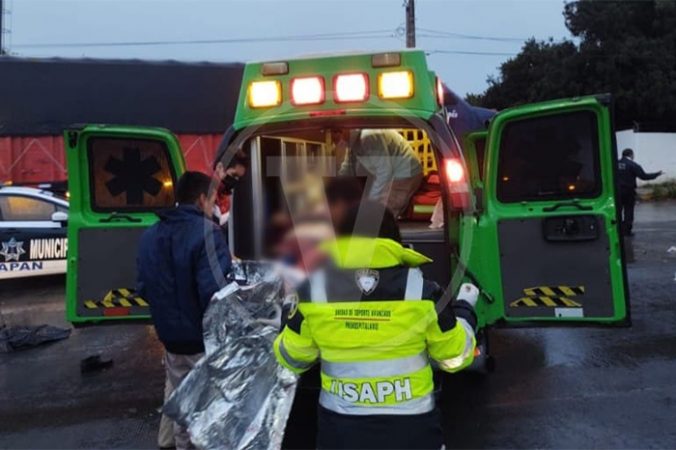 Pareja en moto es impactada por un auto; el hombre muere y la mujer ...