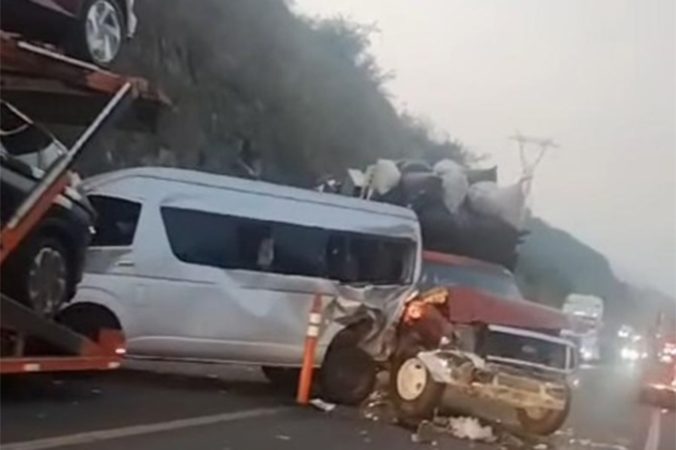 VIDEO | Se registra fuerte choque por alcance en la Siglo XXI, entre un ...