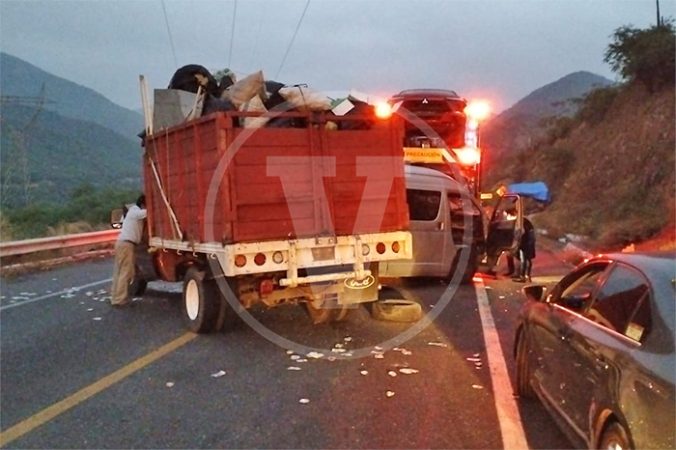 VIDEO | Se registra fuerte choque por alcance en la Siglo XXI, entre un ...