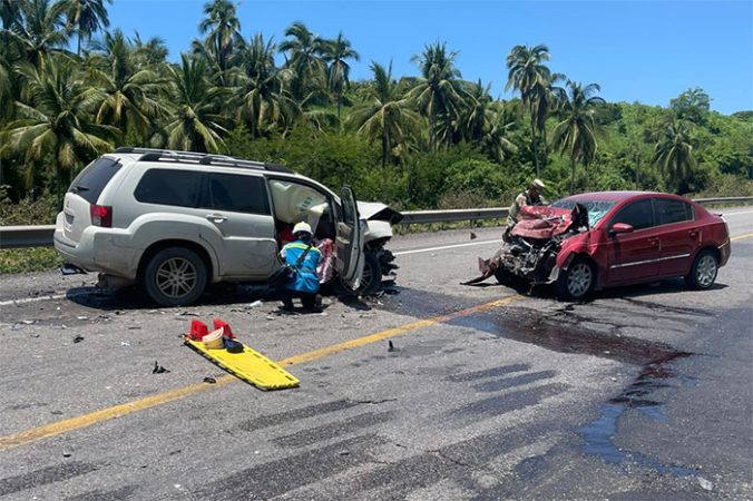 Grave choque frontal entre dos vehículos en la Siglo XXI: Un muerto y ...