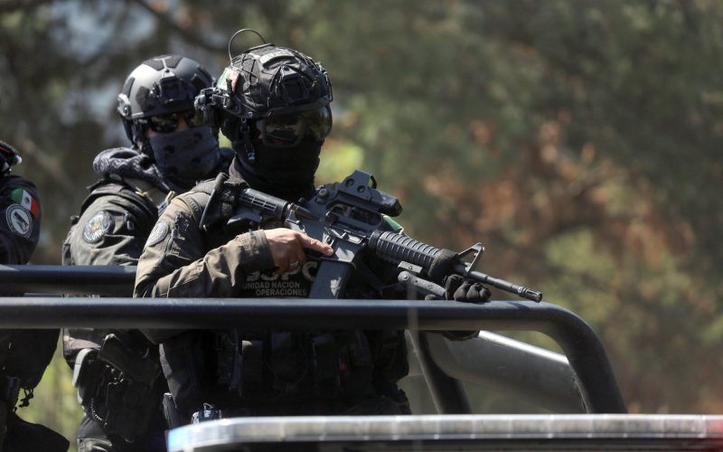 Elementos de corporaciones de seguridad federal realizando operativos de vigilancia en el norte de México.