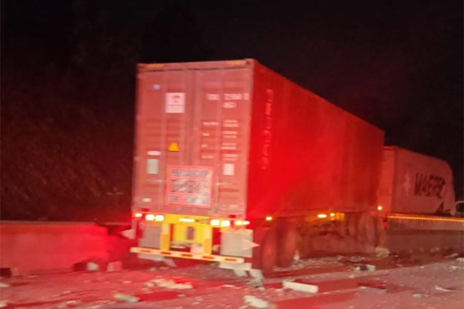 Se registra choque múltiple entre camiones de carga, en la autopista ...