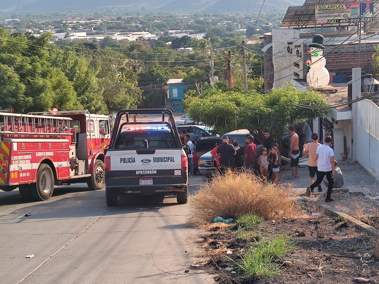 Camioneta sin frenos provoca choque múltiple y deja a familia herida en ...