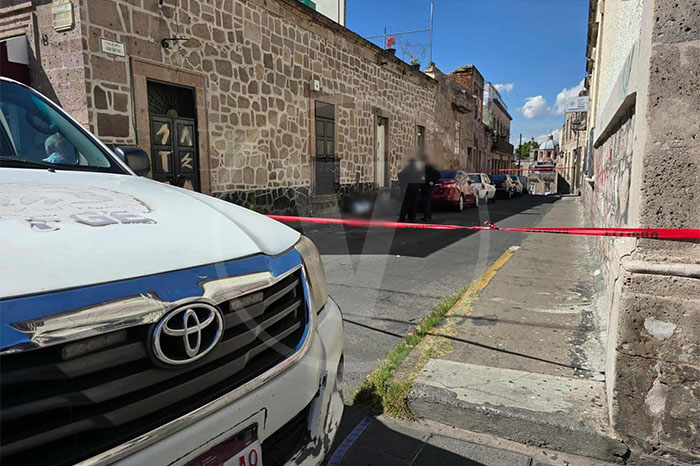 Policía resguarda zona por fallecimiento de un hombre en el Centro de Morelia