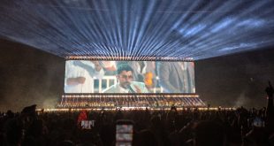 Bad Bunny durante su actuación en la Super Bowl 2026 antes de viajar a su gira en Australia.