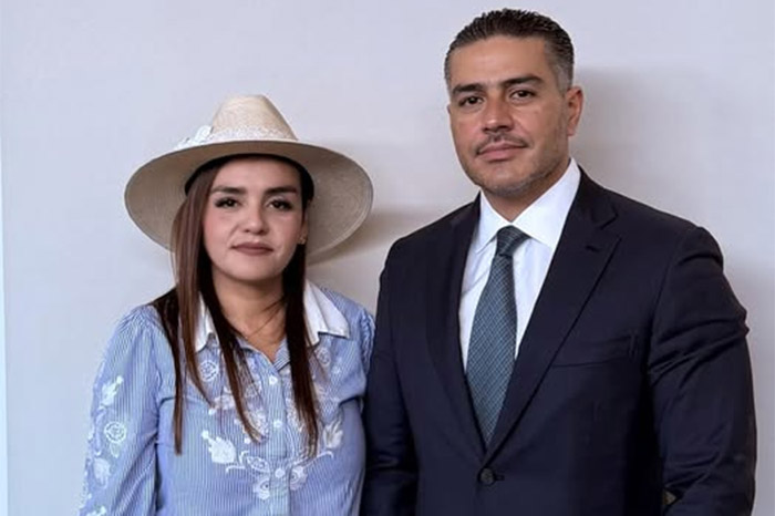 Alcaldesa de Uruapan, Grecia Quiroz, y Omar García Harfuch en reunión de seguridad.