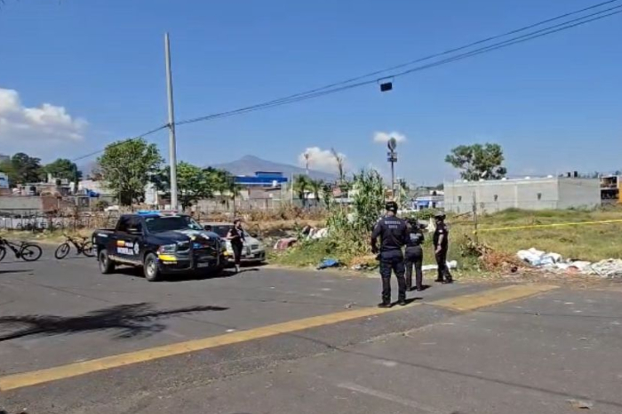 Elementos de la Guardia Civil resguardan zona perimetral en la colonia Obrera de Morelia tras hallazgo.