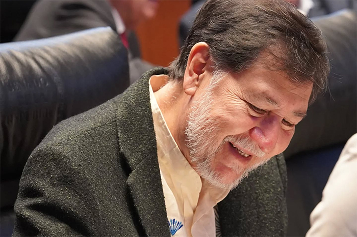 El senador Gerardo Fernández Noroña durante una transmisión en vivo, en el contexto de su respuesta al IEM Michoacán.