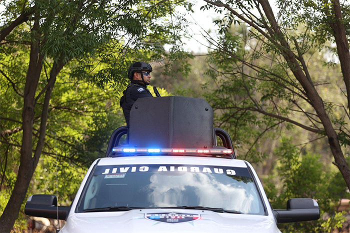 Patrulla de la Guardia Civil de Michoacán realizando recorridos de vigilancia en carretera.
