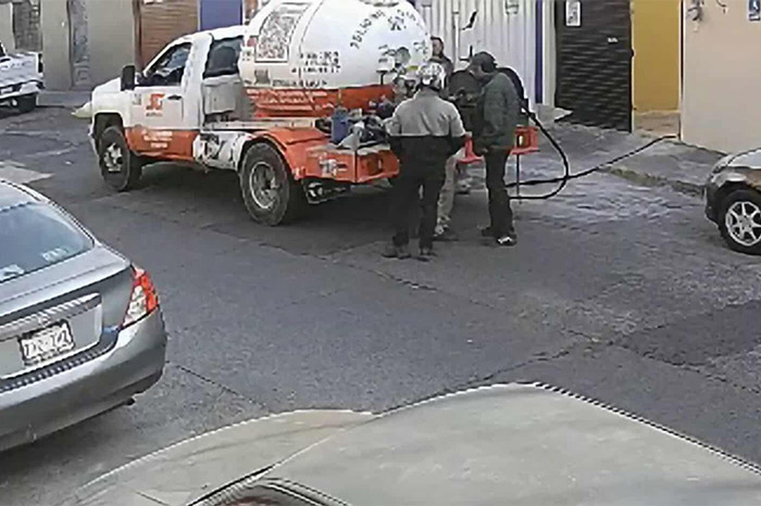 Captura de video del asalto a un empleado de ServiGas en Morelia.