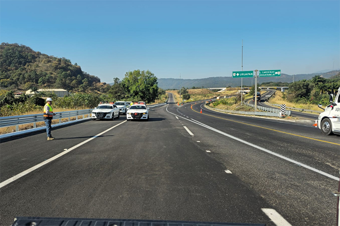 Vista del tramo ampliado a cuatro carriles de la Autopista Siglo XXI en la zona de Zirahuén.
