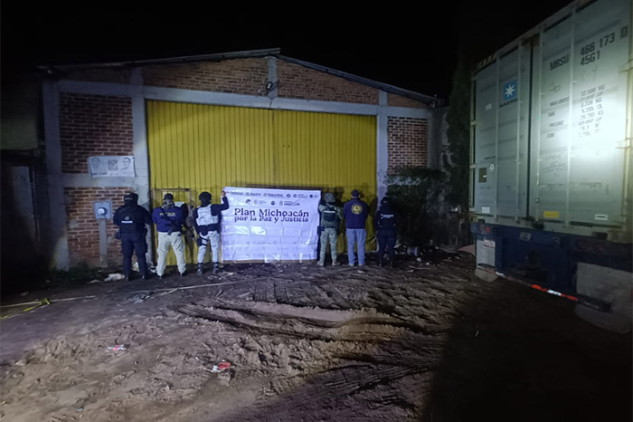 Sistemas de aire acondicionado y autopartes asegurados por la FGE en Hidalgo, Michoacán.