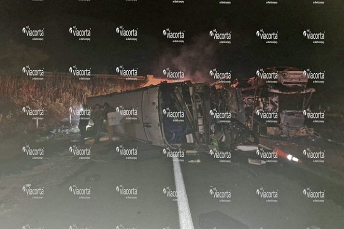Choque entre autobús y nodriza deja un muerto en la de Occidente