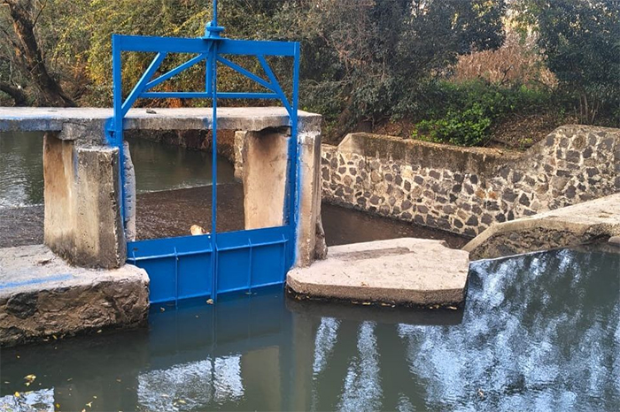 Compuerta de una de las presas del Distrito de Riego 045 rehabilitada por Conagua en el Oriente de Michoacán.
