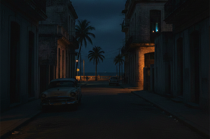 Calles de La Habana en penumbra debido a los cortes programados de energía eléctrica.