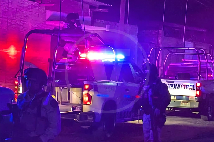 Elementos policiales y periciales resguardan la zona del ataque en la colonia La Primavera de Morelia.