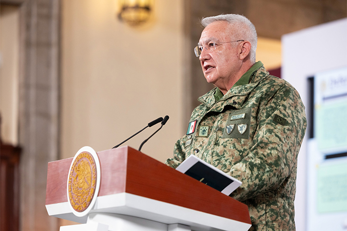 General Ricardo Trevilla Trejo, secretario de la Defensa Nacional, informando sobre operativos contra el CJNG.