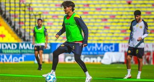 Jugadores del Atlético Morelia entrenando para el partido contra Irapuato en el Estadio Morelos.
