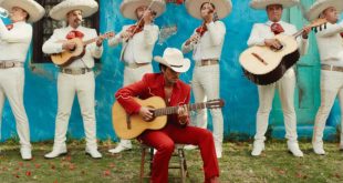 Integrantes del Mariachi Los Criollos de Guadalajara durante una presentación.