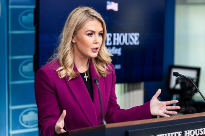 Portavoz de la Casa Blanca, Karoline Leavitt, informando sobre el acuerdo de cooperación con España.