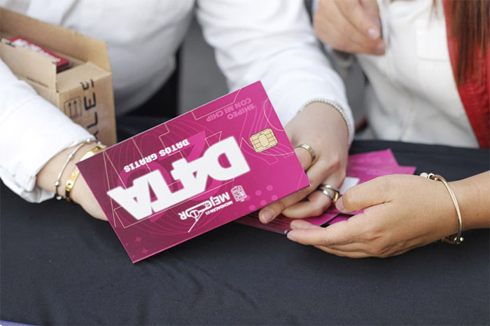 Módulos de entrega de chips del Programa D4TA para estudiantes en Michoacán.