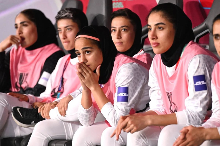 ugadoras de la selección femenina de fútbol de Irán durante un partido de la Copa de Asia.