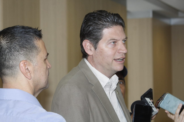 Alfonso Martínez en conferencia de prensa