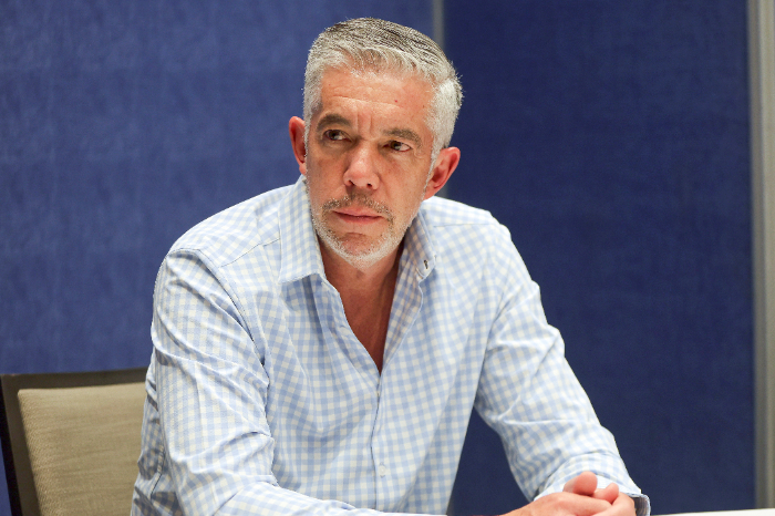 Ricardo Rangel de Multiva hablando sobre el crecimiento del mercado fiduciario en la 89 Convención Bancaria en Cancún.