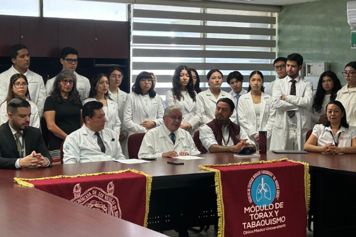 Autoridades de la UMSNH y salud en rueda de prensa sobre el Día Michoacano sin Fumar.