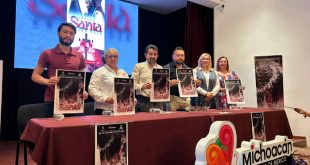 Autoridades municipales de Charo presentan el cartel oficial de la Semana Santa 2026 en Michoacán.
