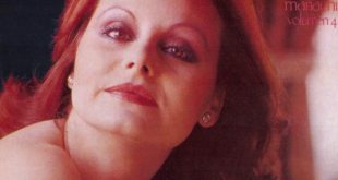 Retrato de la cantante Rocío Dúrcal, conocida como la española más mexicana, durante una de sus presentaciones de rancheras.