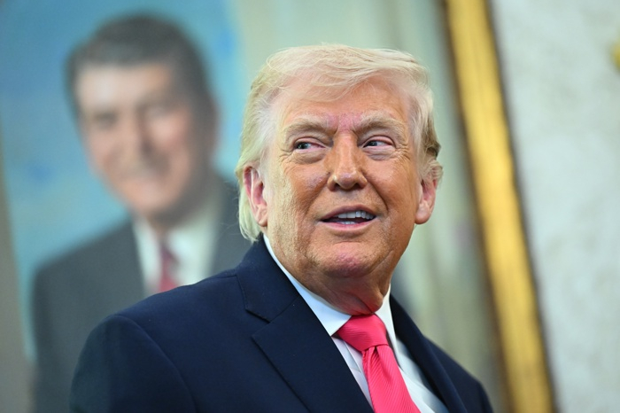 El presidente Donald Trump durante la ceremonia de juramentación de Markwayne Mullin en la Casa Blanca.