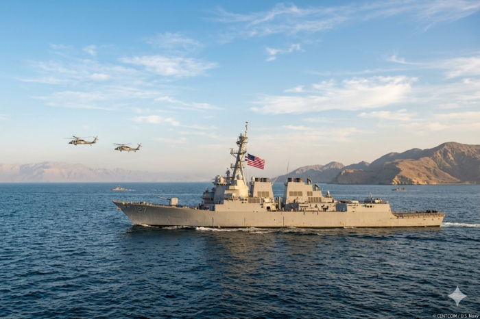 El USS 'Cooper' patrulla el Estrecho de Ormuz, garantizando la libertad de navegación frente a Irán.