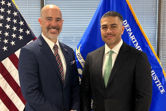 El secretario de Seguridad, Omar García Harfuch, y el director de la DEA, Terrance Cole, durante su encuentro oficial en Washington DC