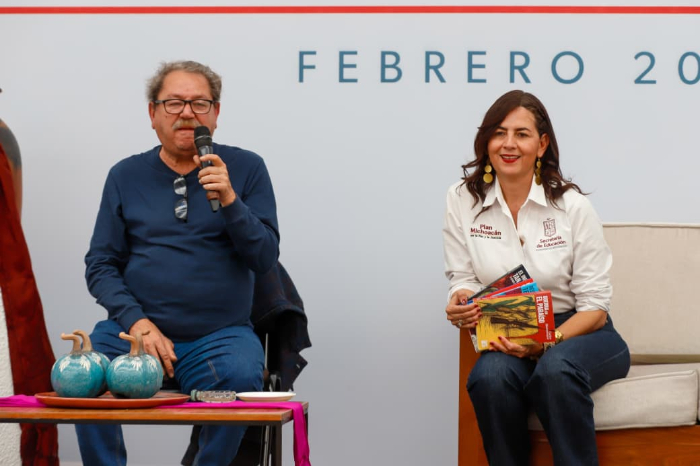 Libros de la colección 25 para el 25 del Fondo de Cultura Económica para jóvenes lectores.
