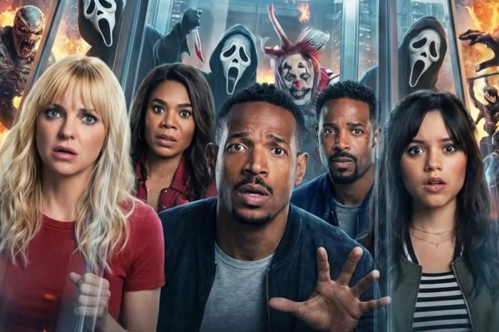 Anna Faris y Regina Hall en una escena de parodia en la nueva película Scary Movie 6.