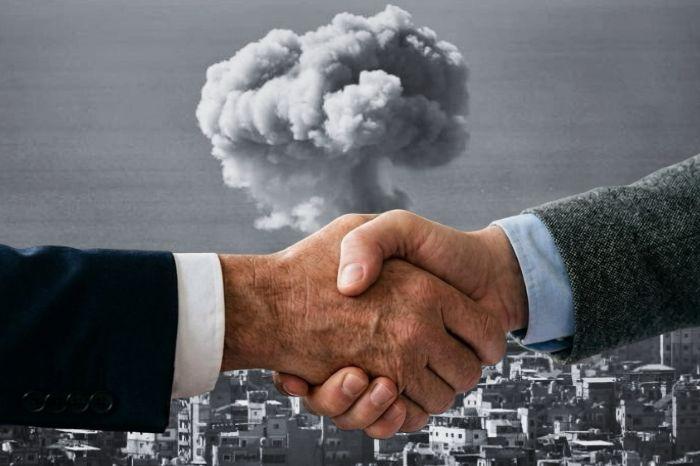 Los ministros de Exteriores de China y Pakistán, Wang Yi e Ishaq Dar, durante su reunión bilateral en Pekín para tratar la paz en Oriente Medio.