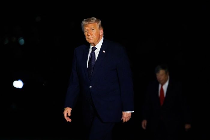 Donald Trump durante una entrevista en Fox News hablando sobre la situación militar en Irán.