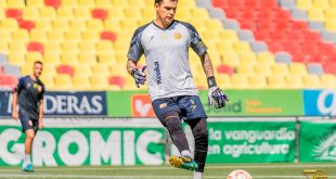 El portero Antonio "Toño" Torres durante un entrenamiento con el Atlético Morelia en el Estadio Morelos.