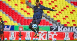 Brian Figueroa durante un entrenamiento previo al partido contra Tepatitlán en el Estadio Morelos.