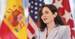 Isabel Díaz Ayuso durante su intervención en un desayuno con inversores en Nueva York.